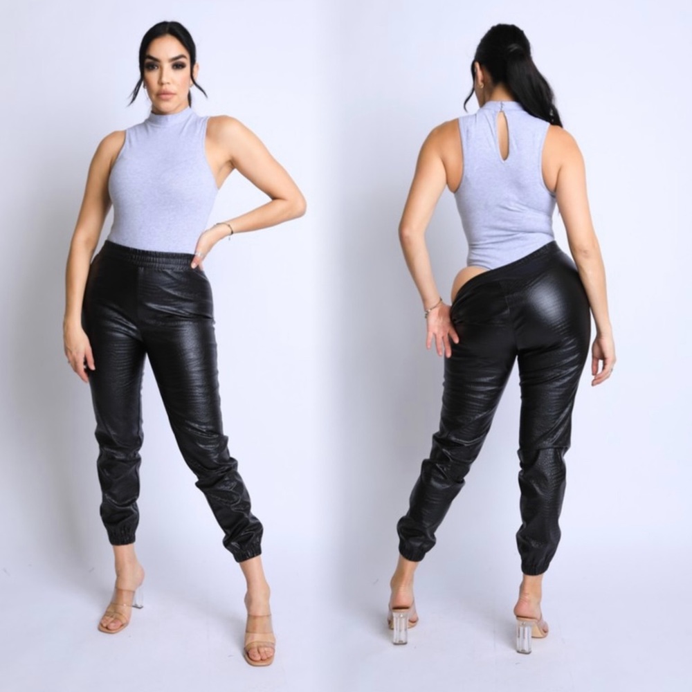 Mock neck sleeveless bodysuit in heather grey